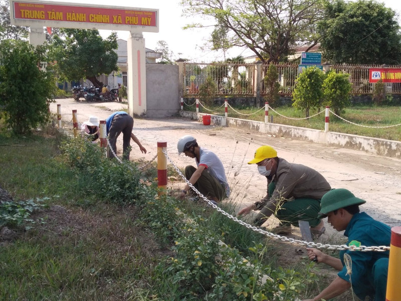 hinh xa Phu My ra quan VSMT, trong hoa (3).jpg